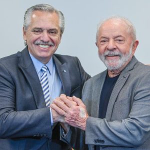 Eleito, Lula recebe presidente da Argentina e fala com líderes de EUA e França