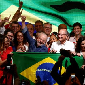Em discurso da vitória, Lula fala em ‘ressurreição’ e coloca combate à fome e retomada do diálogo como prioridades