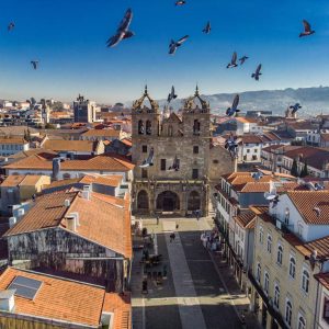 Vista da Sé, de Braga em Portugal: país tem oportunidades, mas você deve estar preparado - Foto: Divulgação