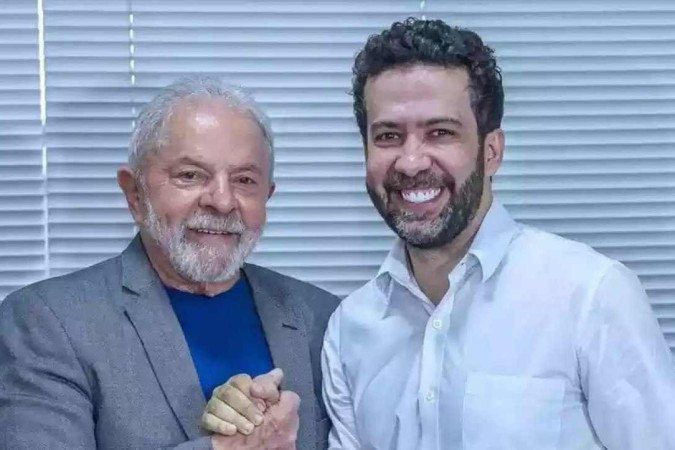 Lula ao lado de André Janones (Foto: Ricardo Stuckert/Divulgação)