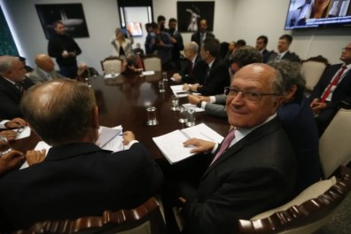 Análise: Licença para gastar coloca à prova capital político de Alckmin