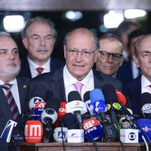 Análise: PT ‘vigia’ Alckmin e busca mais espaço no início da transição