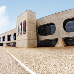 Centro Cultural do Banco do Brasil (CCBB) em Brasília foi projetado por Niemeyer. Algumas de suas salas estão sendo usadas como sede do governo de transição. Foto é da Agência Brasil.