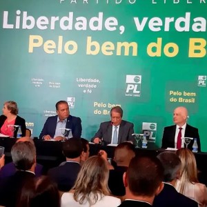 Valdemar Costa Neto e políticos do PL na coletiva do partido