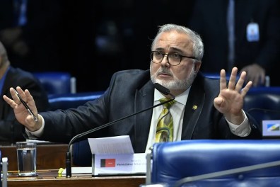 Prestes a ser confirmado no comando da Petrobras, Prates renuncia ao mandato de senador