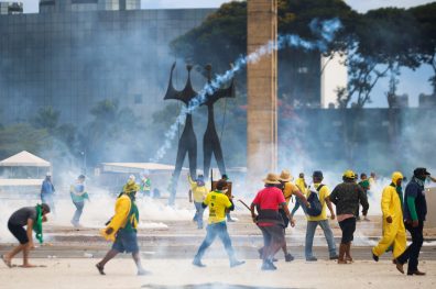 Por que a bolsa brasileira subiu um dia depois dos atos golpistas em Brasília?