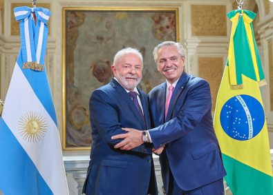 Lula: Ministros da Fazenda devem estudar moeda comum para transações com Argentina