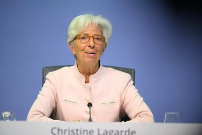 Em Davos, Lagarde mantém tom duro e diz que continuará elevando juros na zona do euro até controlar inflação