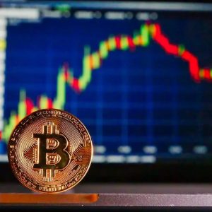 Criptomoedas: bitcoin e ethereum caem enquanto fundador da FTX é julgado nos EUA
