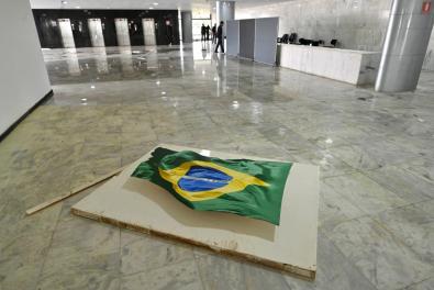 Bolsonaristas vandalizam acervo do Palácio do Planalto avaliado em R$ 8,5 milhões