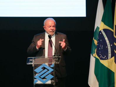 Lula pede Banco do Brasil ‘campeão de crédito consignado’