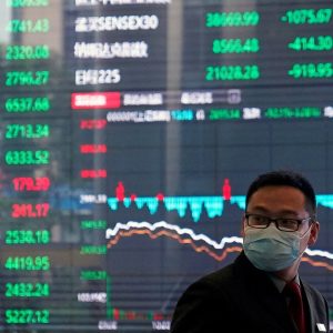 Bolsas da Ásia fecham em alta após dados da China e inflação nos EUA, à espera da reunião de Biden e Xi Jinping