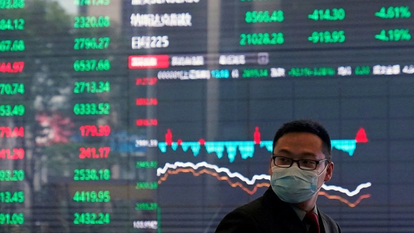 Bolsas da Ásia fecham em baixa, à espera de votação de teto nos EUA e após PMI chinês fraco