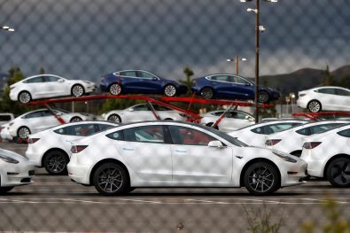 Após balanço ruim, Musk reforça foco da Tesla (TSLA34)  em carros autônomos e ‘Cybercab’