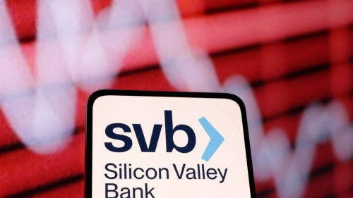 Logo do Banco do Vale do Silício (SVB, em inglês); ações derretem na Nasdaq após recomendação de fundo para sacar dinheiro. Foto: Dado Ruvic/Reuters