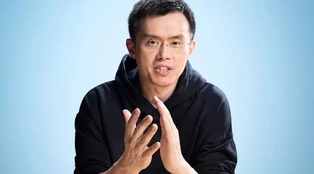 Imagem de um homem oriental, de cabelos escuros e pele clara, vestindo um moletom preto.