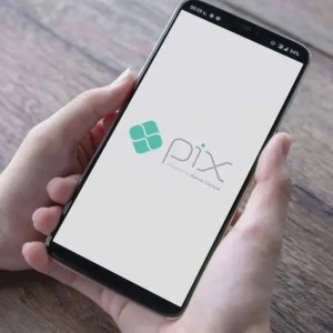 A tela de um celular com a palavra "Pix" no centro.