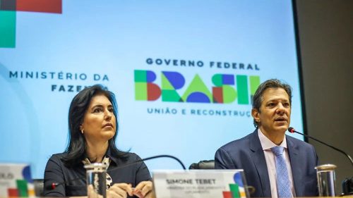 Simone Tebet e Fernando Haddad durante coletiva de apresentação do novo Arcabouço fiscal em 30 de março de 2023 — Foto: Divulgação/Diogo Zacarias /MF