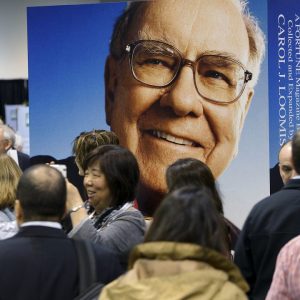 Empresa de Warren Buffett supera previsões de lucro no quarto trimestre de 2023