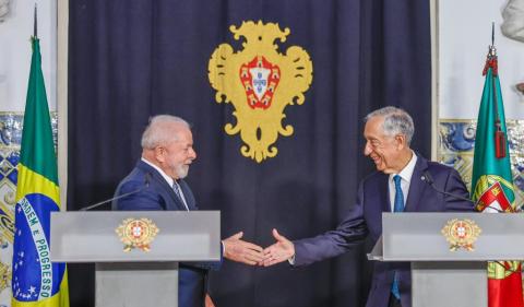 Lula cumprimenta presidente de Portugal, Marcelo Rabelo de Sousa, em encontro bilateral ocorrido no Palácio de Belém, em Lisboa. 22 de abril de 2023: Foto; Ricardo Stuckert