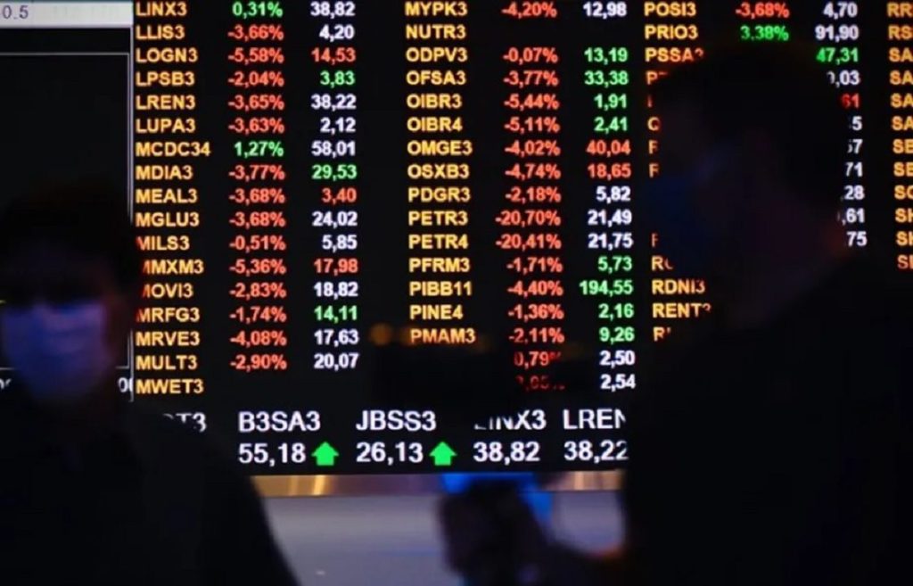 Ibovespa sobe 0,16% e fecha 6ª sessão seguida em alta com recordes em NY; dólar também sobe