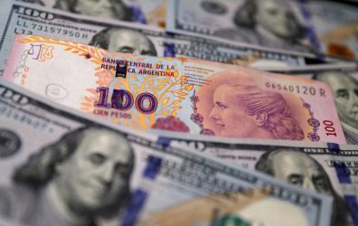 Dólar no mercado paralelo bate novo recorde histórico na Argentina