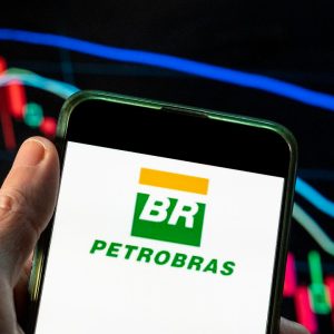Ações em alta: Petrobras e varejistas ficam entre as melhores do dia no Ibovespa; veja a lista