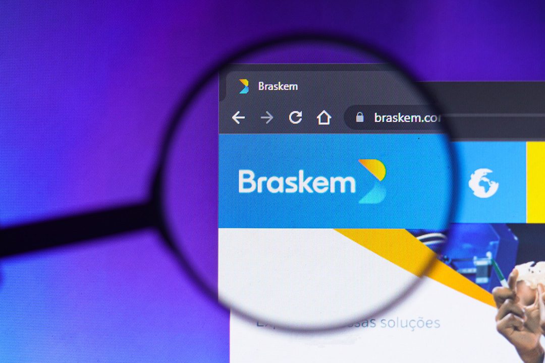 Busca da Braskem com lupa na internet