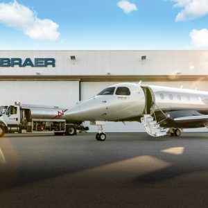 O que falta para novo avião da Embraer (EMBR3), que mira rivais Airbus e Boing, voar? Dinheiro