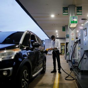 Petrobras tem espaço para subir preço da gasolina nas refinarias em mais de R$ 0,60, aponta associação