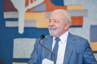 Pesquisa Datafolha mostra Lula aprovado por 37% e reprovado por 27%, em avaliação estável