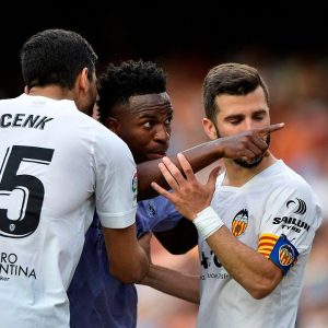 Racismo no futebol e os ataques a Vinícius Junior: clubes têm que dar um basta