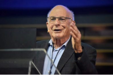 Vencedor do Nobel em Economia, Daniel Kahneman revelou segredos ao investir