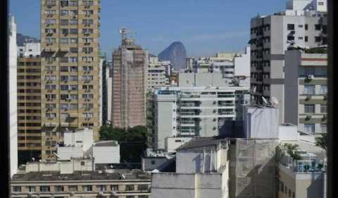 Prédios no Rio de Janeiro: o que acontece com os dividendos de FIIs se os juros caírem?