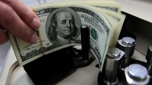 Qual é a perspectiva para o dólar em 2024? É hora de investir na moeda? - Foto: Sukree Sukplang/Reuters