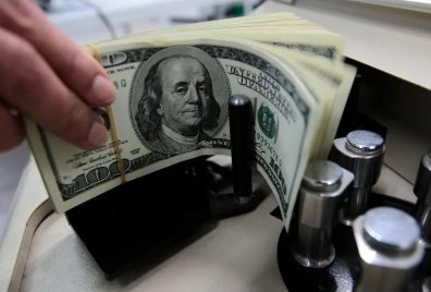 Itaú reduz projeção do dólar a R$ 5,00 e vê corte da Selic em setembro