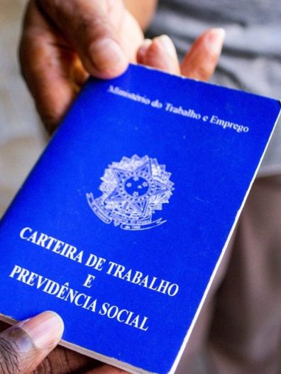 País cria 306.111 vagas com carteira assinada em fevereiro, diz Caged