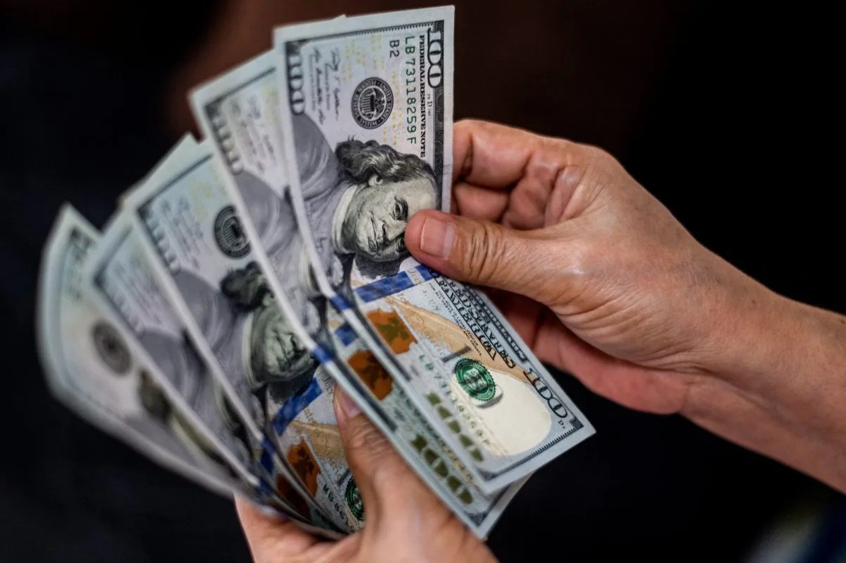 Dólar tem maior queda no 1º semestre desde 2016