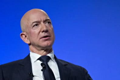 Jeff Bezos recebe US$ 8,5 bilhões da venda de ações da Amazon (AMZO34)