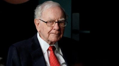 Buffet vê poucas oportunidades de investimento nos EUA e no exterior