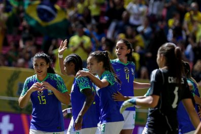 Brasil na Copa do Mundo feminina muda horário de bancos e dia do boletim Focus