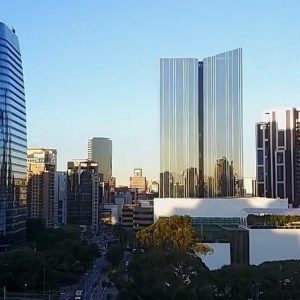 Imagem da cidade de São Paulo, com vários prédios para a matéria sobre quanto rendem R$ 10 mil em fundos imobiliários.