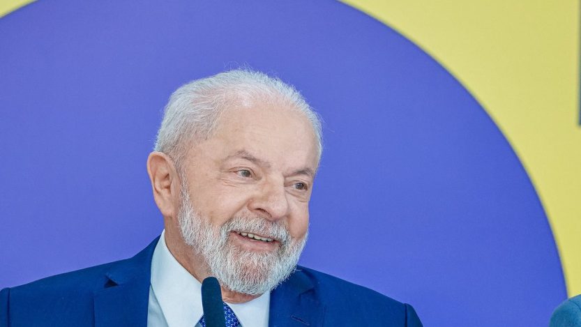 Lula sugere entrada de países no Brics para contornar uso do dólar no comércio