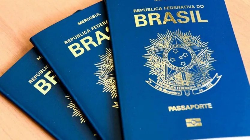 Na foto, imagens de passaportes brasileiros