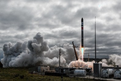 Ações da Rocket Lab caem 7,4% após falha em lançamento de foguete