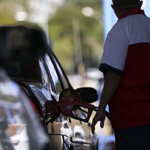 Petrobras (PETR4) anuncia redução de R$ 0,30 no preço do diesel