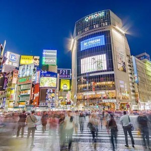 Foto para a matéria sobre quanto custa uma viagem para o Japão em que aparece uma rua de Tokyo, no Japão.