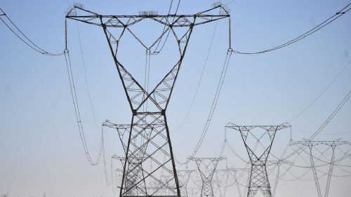 Torres de transmissão de energia elétrica - vale a pena comprar ações do setor agora? - Foto: Marcello Casal Jr/Agência Brasil