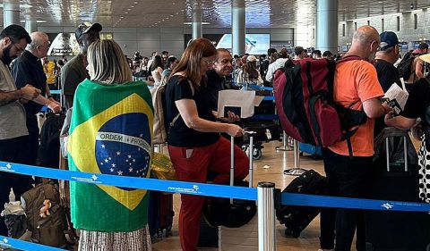 Tel Aviv, Israel – Brasileiros em Israel se preparam para serem repatriados em avião da FAB que chegou a Tel Aviv. Foto: X/Ministério das Relações Exteriores