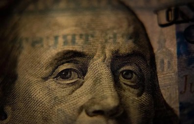 Dólar em queda durante a guerra? Entenda os motivos da desvalorização